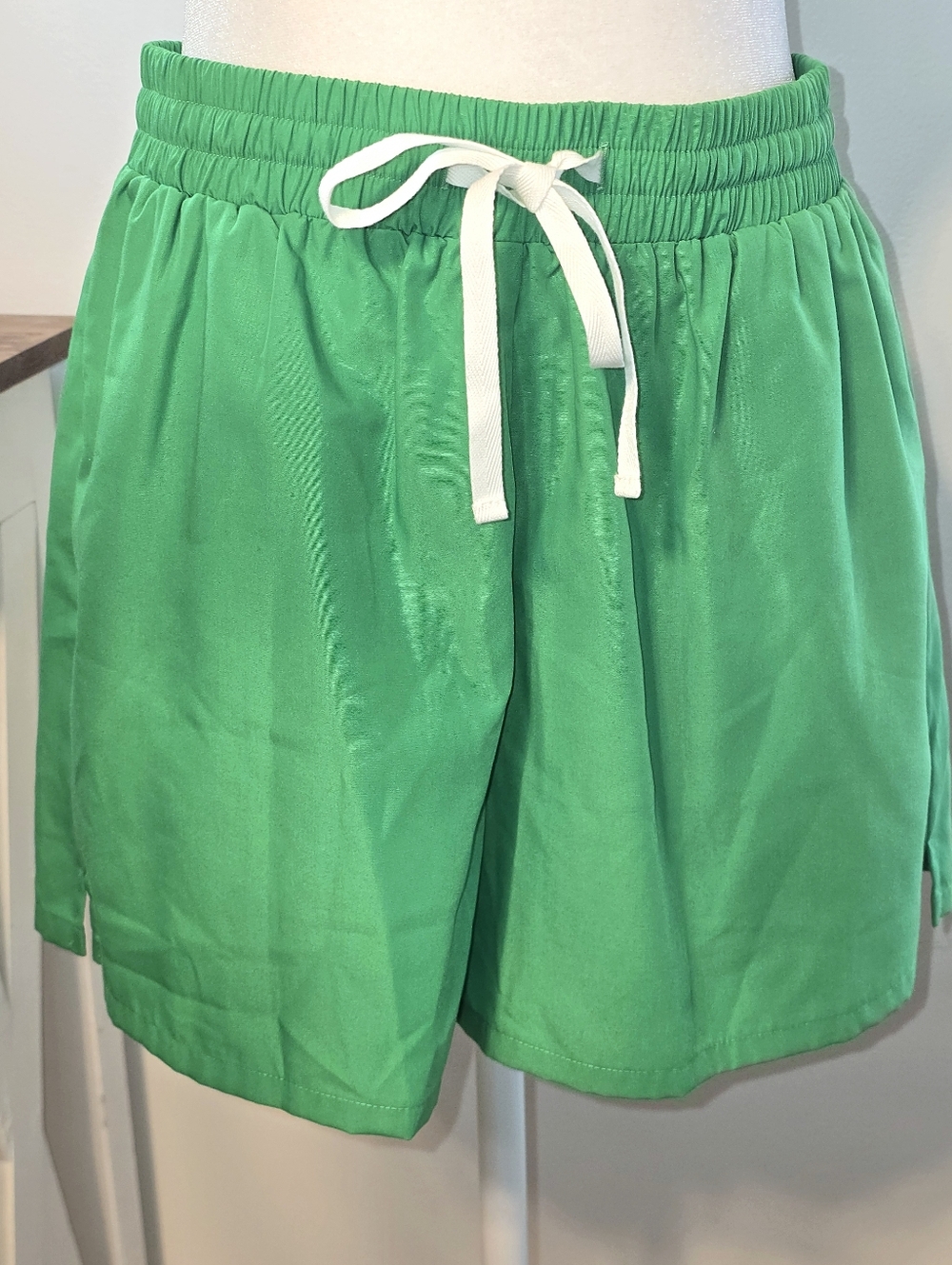 Gianni Bini NWT Sam Poplin Kelly Green Women’s Drawstring Shorts Size Small